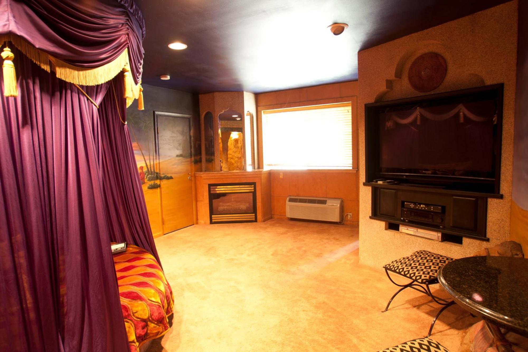 Black Swan Inn Luxurious Theme Rooms ポカテッロ 部屋 写真