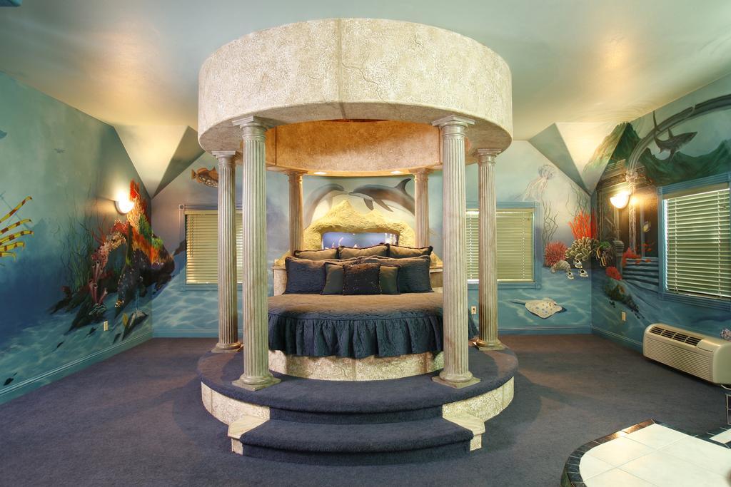 Black Swan Inn Luxurious Theme Rooms ポカテッロ 部屋 写真
