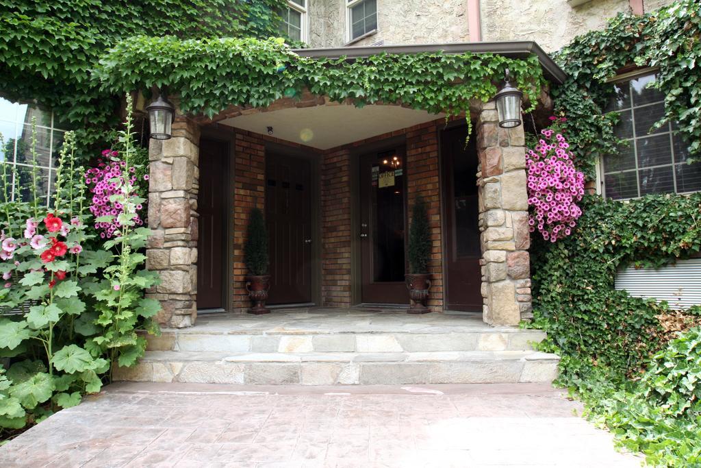 Black Swan Inn Luxurious Theme Rooms ポカテッロ エクステリア 写真