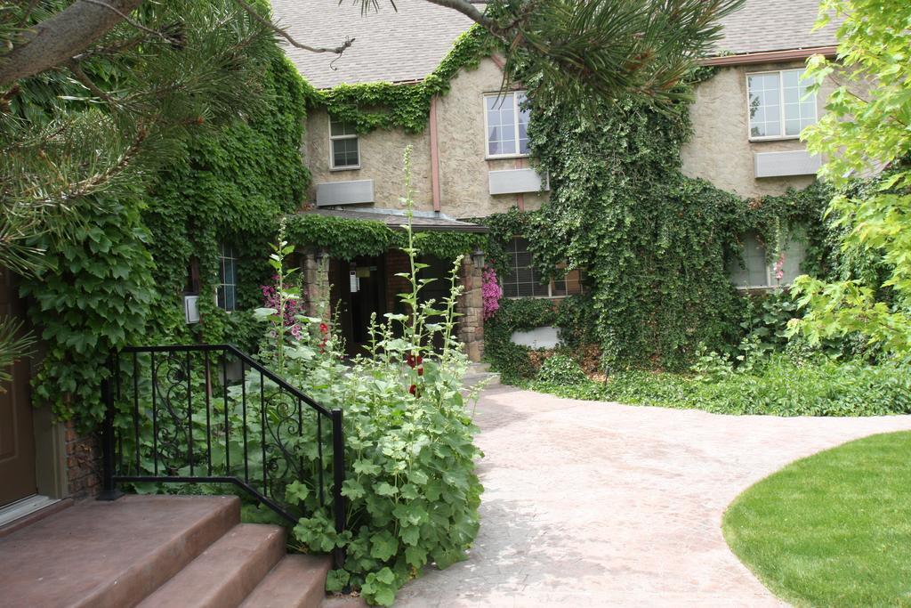 Black Swan Inn Luxurious Theme Rooms ポカテッロ エクステリア 写真