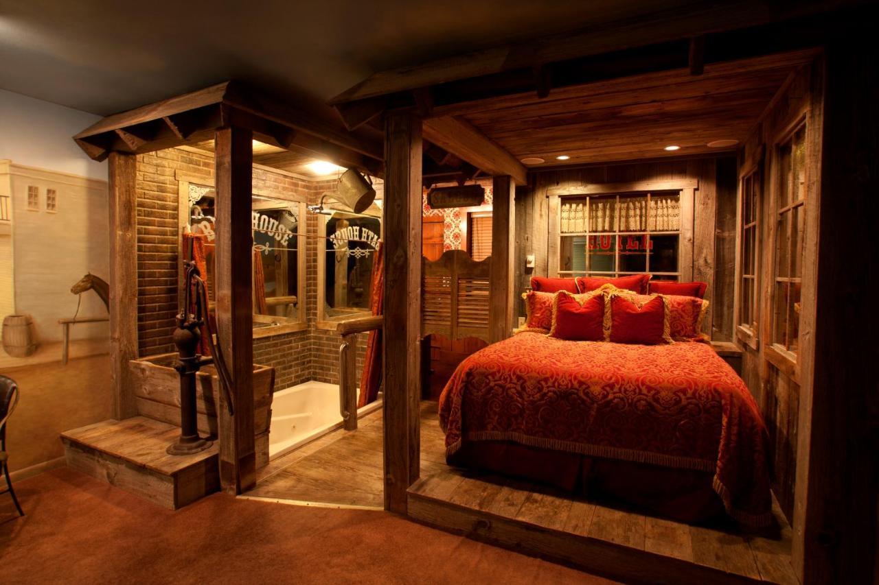 Black Swan Inn Luxurious Theme Rooms ポカテッロ エクステリア 写真