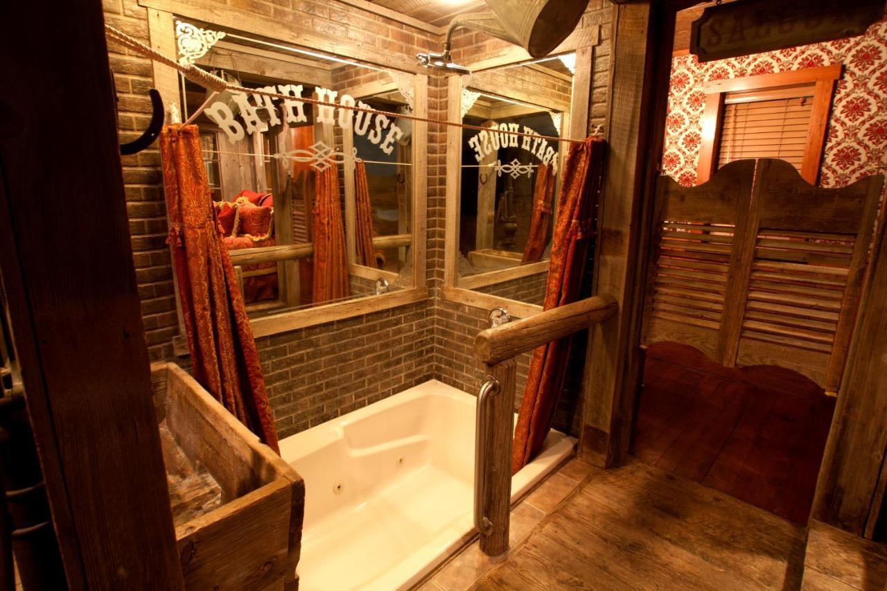 Black Swan Inn Luxurious Theme Rooms ポカテッロ エクステリア 写真