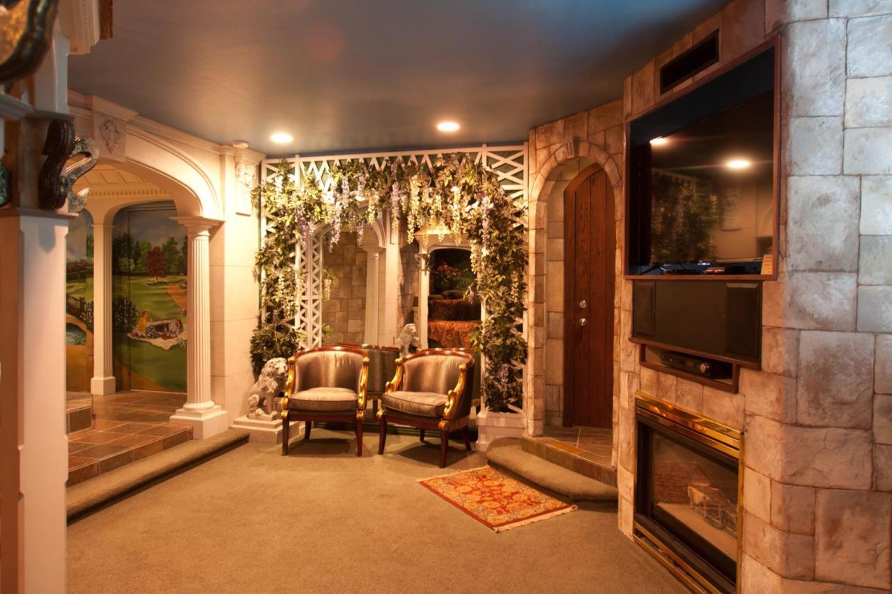 Black Swan Inn Luxurious Theme Rooms ポカテッロ エクステリア 写真