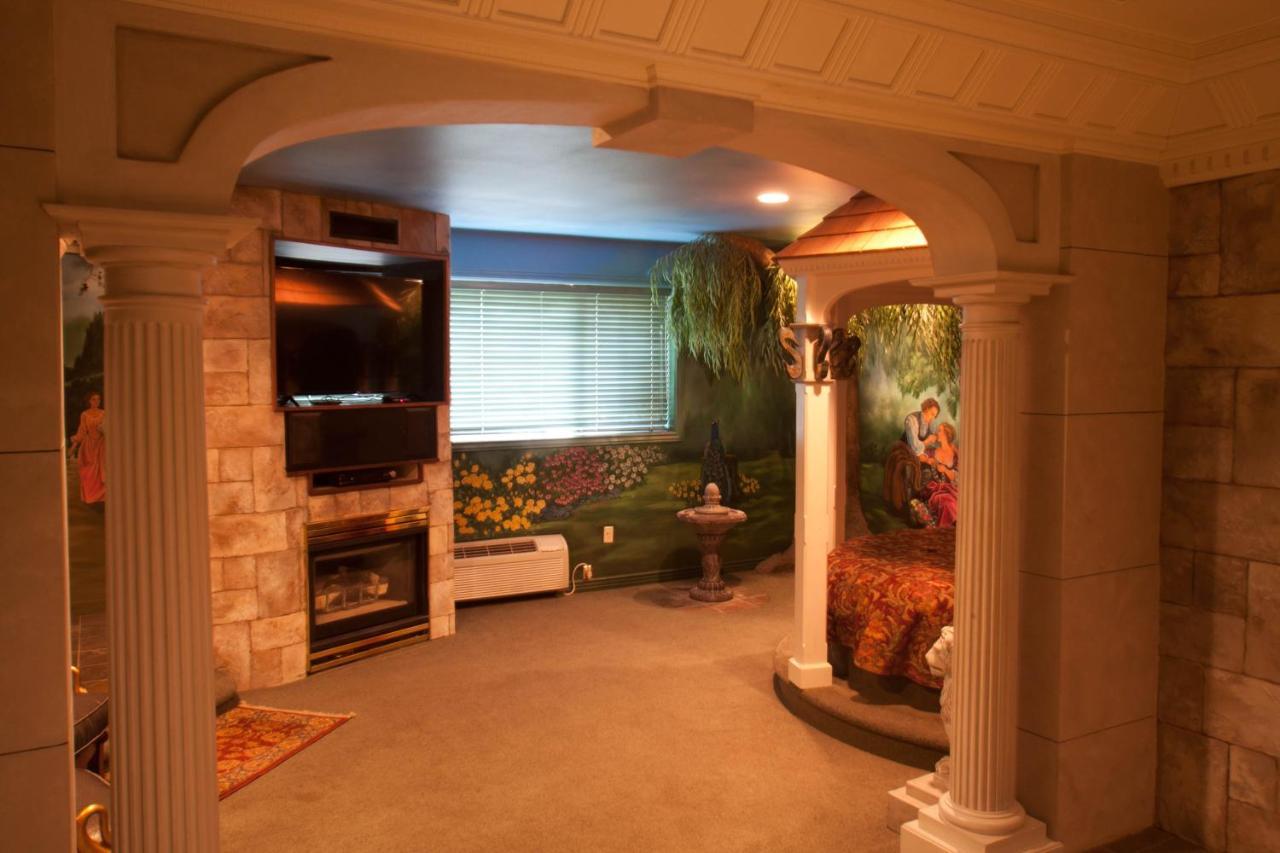 Black Swan Inn Luxurious Theme Rooms ポカテッロ エクステリア 写真
