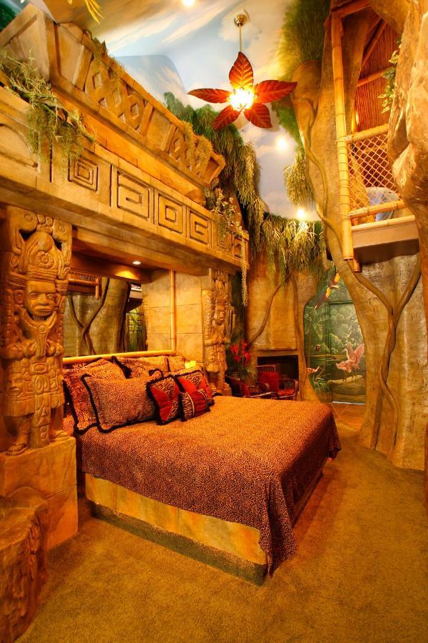 Black Swan Inn Luxurious Theme Rooms ポカテッロ エクステリア 写真