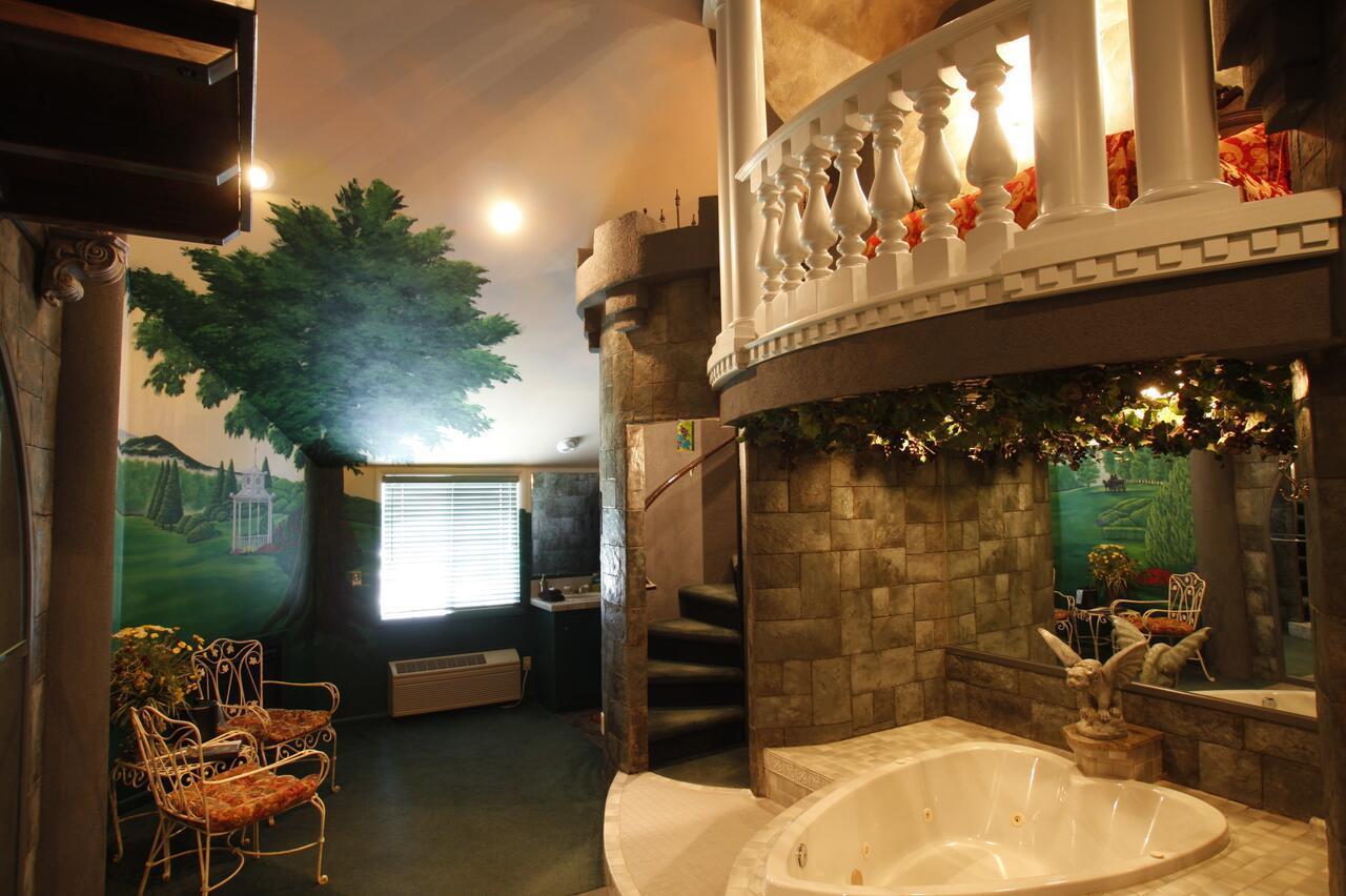 Black Swan Inn Luxurious Theme Rooms ポカテッロ エクステリア 写真