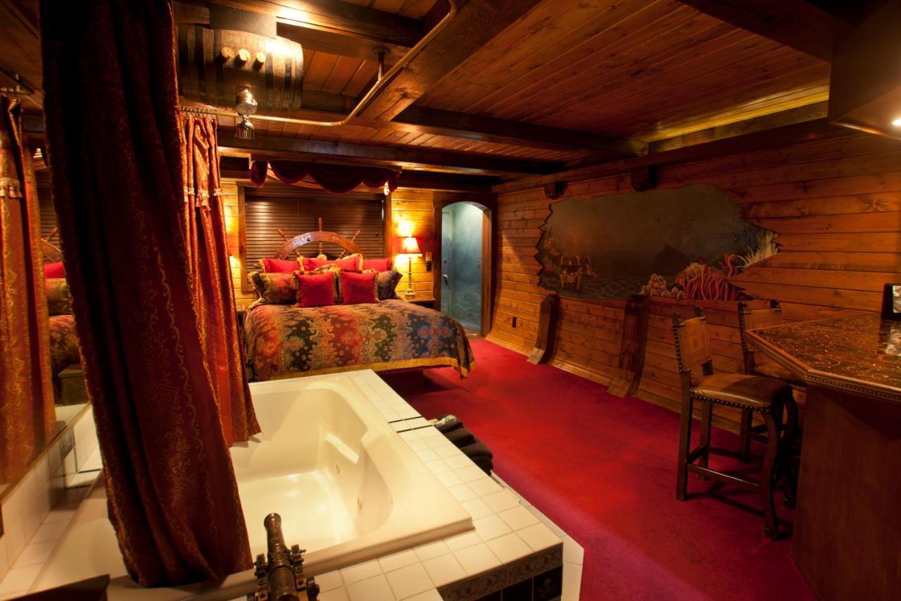 Black Swan Inn Luxurious Theme Rooms ポカテッロ エクステリア 写真