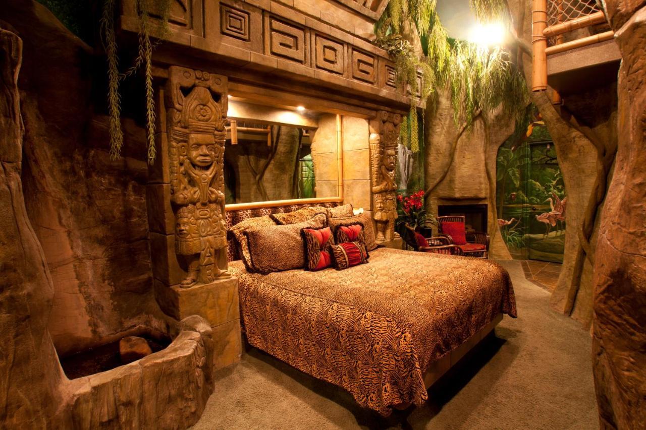 Black Swan Inn Luxurious Theme Rooms ポカテッロ エクステリア 写真