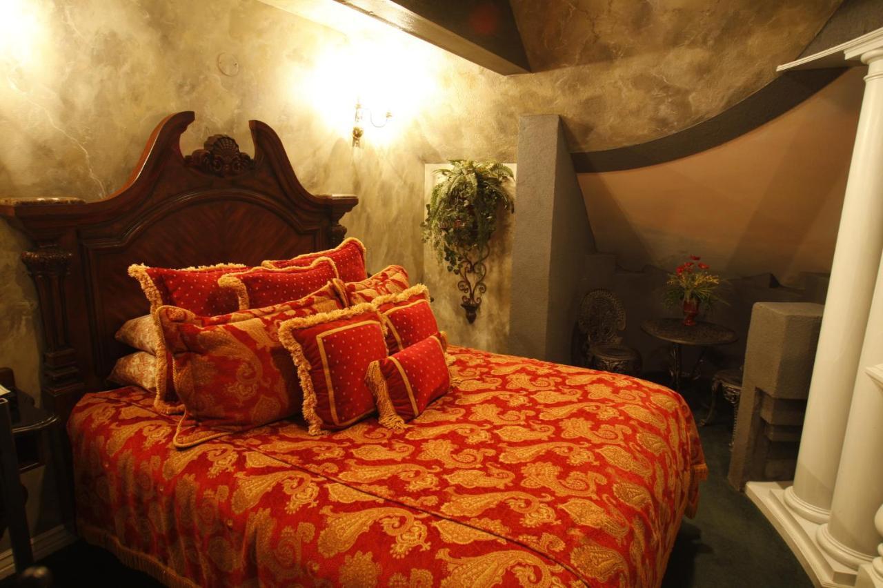 Black Swan Inn Luxurious Theme Rooms ポカテッロ エクステリア 写真