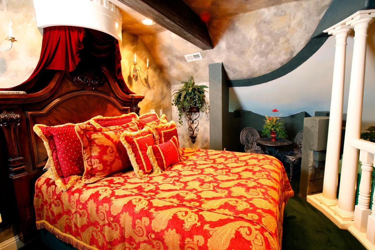 Black Swan Inn Luxurious Theme Rooms ポカテッロ エクステリア 写真